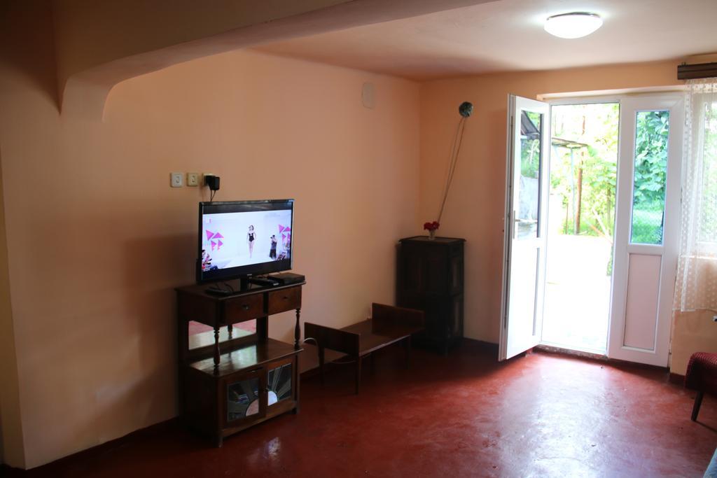 Achi Guest House Makhinjauri Ngoại thất bức ảnh