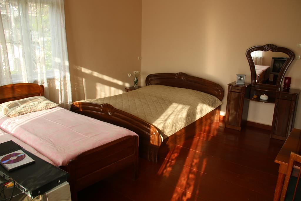 Achi Guest House Makhinjauri Phòng bức ảnh